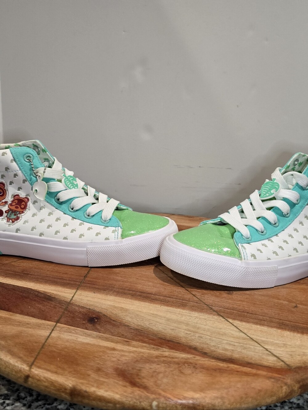 Nintendo Animal Crossing Horizon Tennis Shoes - Picture 2 of 9